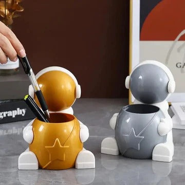 Astronaut Pen Holder