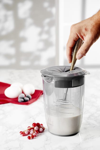 AKAY Plastic mixing container with lid